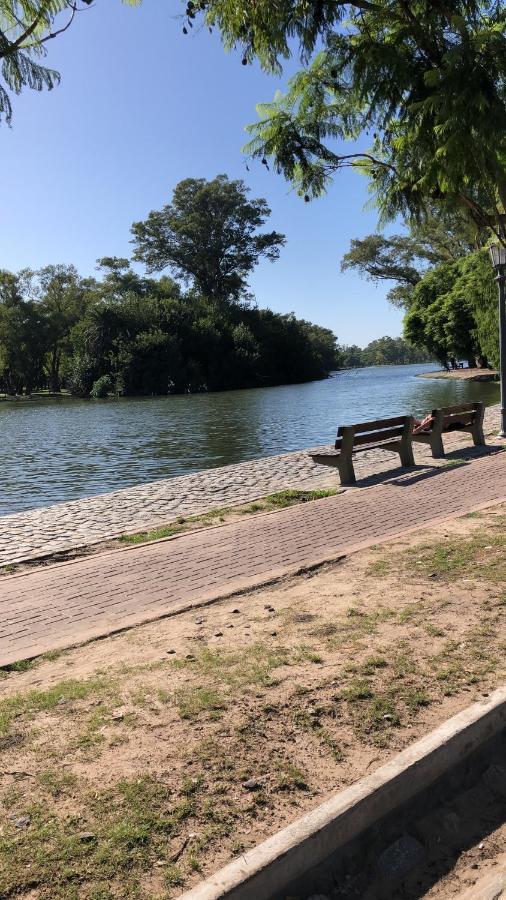 Apartamento Av Kennedy Y Cervino A Metros Embajada Eeuu Buenos Aires Buitenkant foto